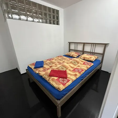 Spacious Karlin Lofty פראג
