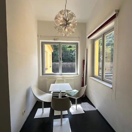 Spacious Karlin Lofty براغ
